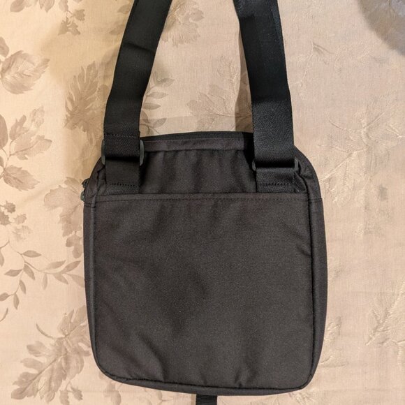 Eddie Bauer Crossbody Connect Tech Travel Day Bag, Gently Used! EUC - Picture 3 of 12